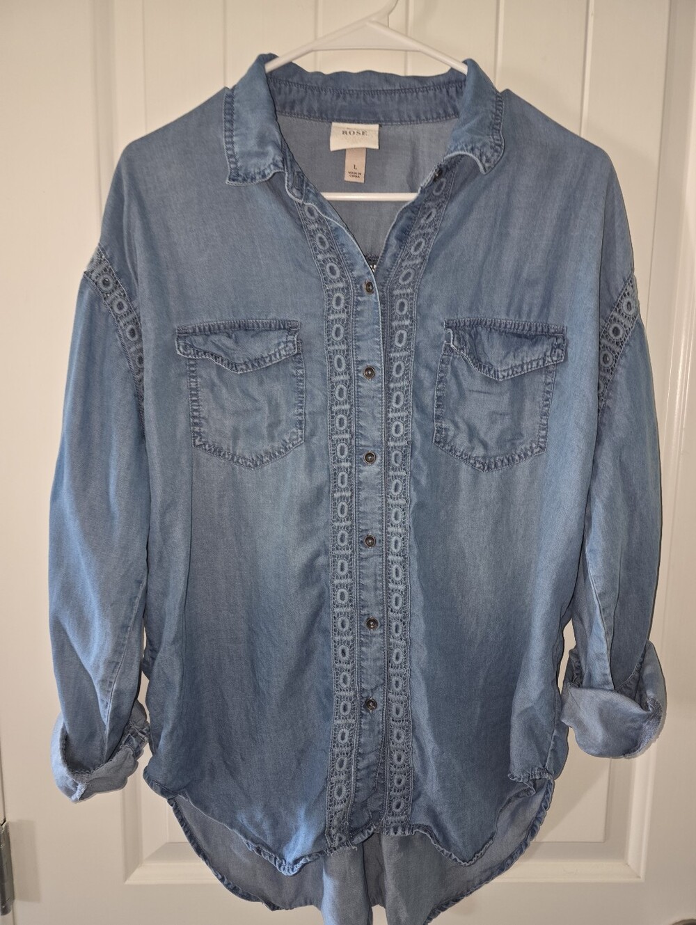 Knox Rose Lightweight Chambray Denim Button-Up Shirt with Lace Trim NWOT Large